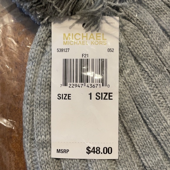 Michael Kors Beanie with Pom Pom - NWT - Picture 2 of 2